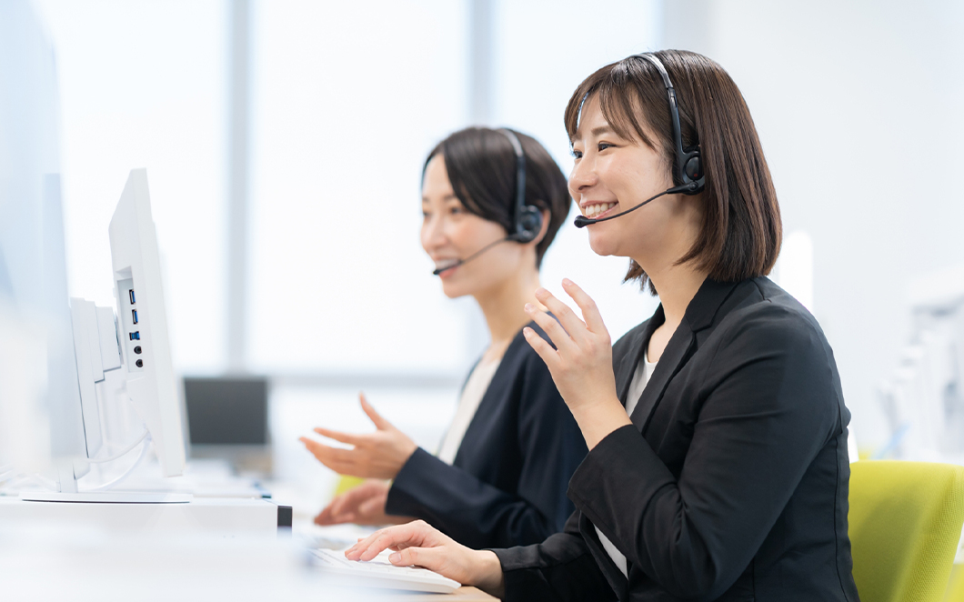無料相談を受けるオペレーター